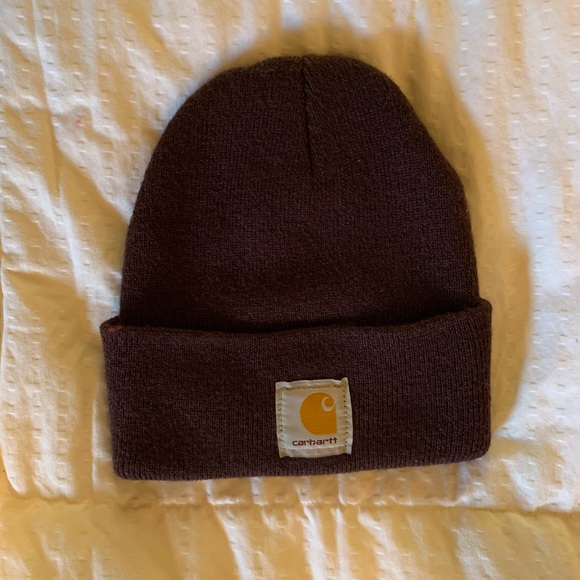 burgundy carhartt beanie